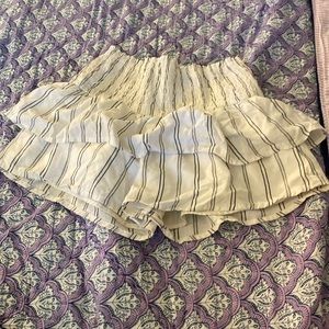 cute ruffled pinstriped ruffled skort w/ruched detail on top